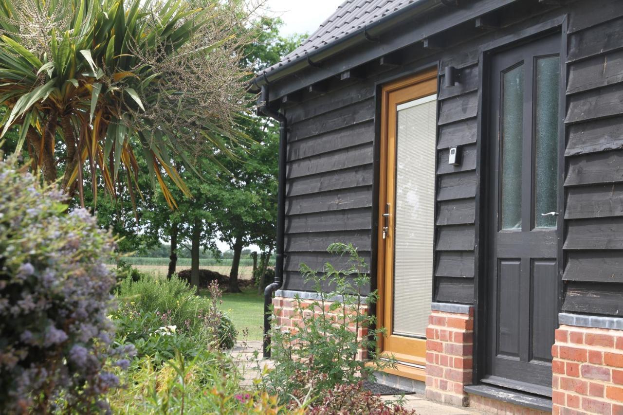 Superb Stokesby Barn Apartment - Norfolk Broads & Norwich Bagian luar foto